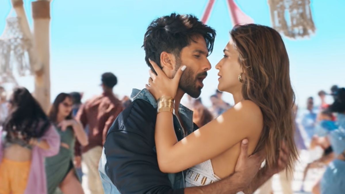 teri-baaton-mein-aisa-uljha-jiya-shahid-kapoor-kriti-sanon-dance-to-rhythm-of-romance-in-new-song-akhiyaan-gulaab-watch